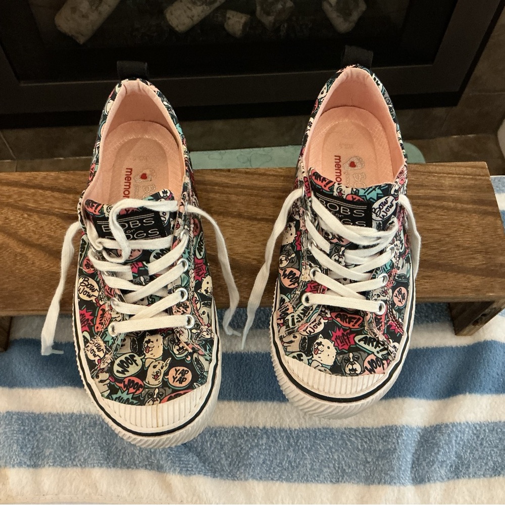 BOBS from Skechers Black and White Artistic Sneakers! Gently Worn! Sz. 6.5!